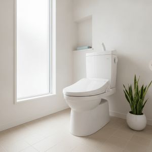 ピカピカに清掃された、明るく清潔感のある日本のトイレルーム。