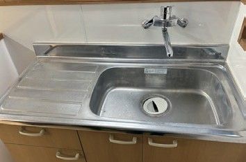 サービス前のステンレス製シンク